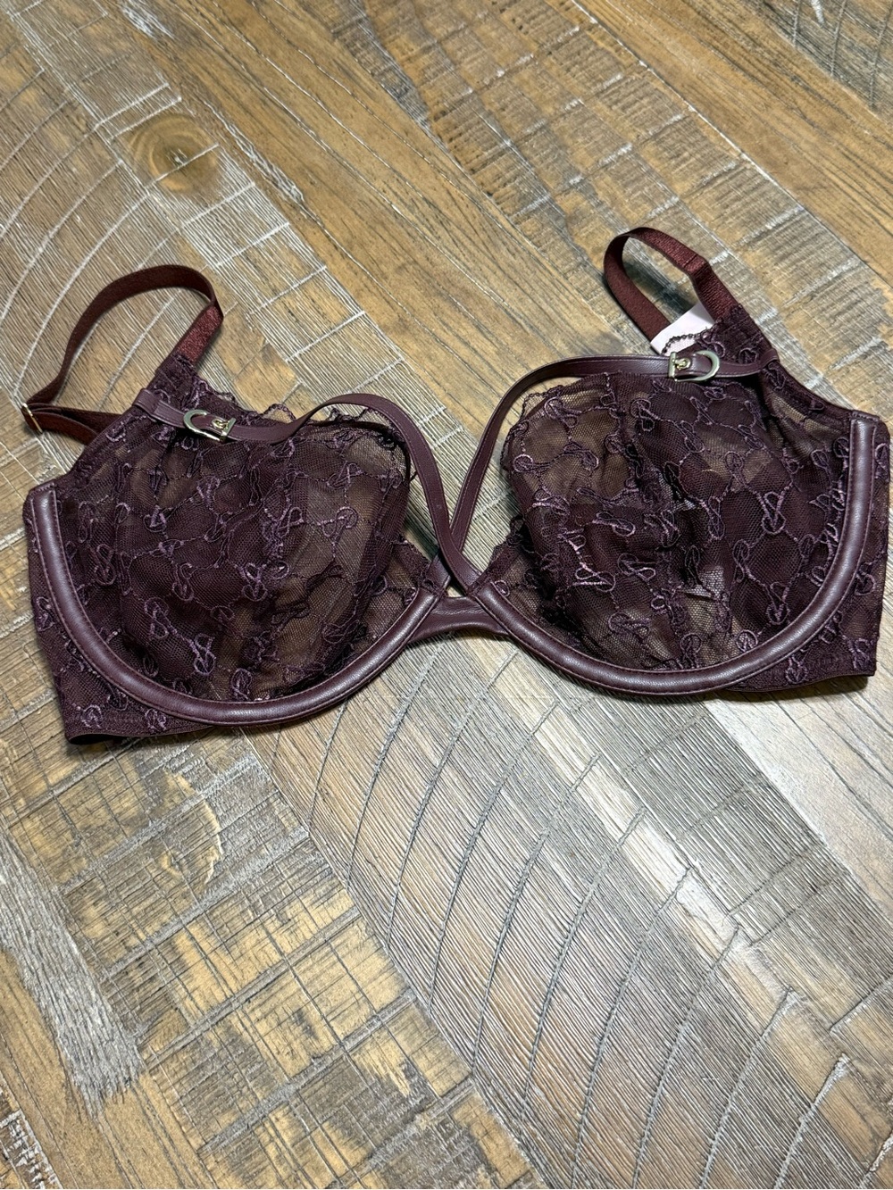 NWT Victoria’s Secret Women’s Lace Underwire Bra in Deep Burgundy